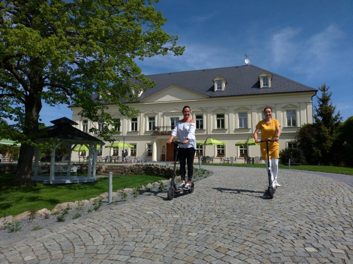 Zamecek Petrovice Hotel Petrovice u Karviné Kültér fotó